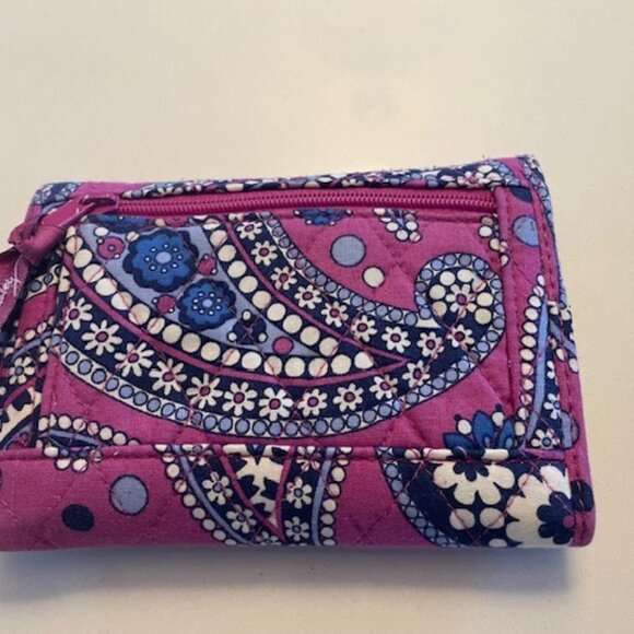 VERA BRADLEY PAISLEY BOYSENBERRY HIPSTER CROSSBODY PURSE & WALLET 2 Piece Set - Picture 4 of 7